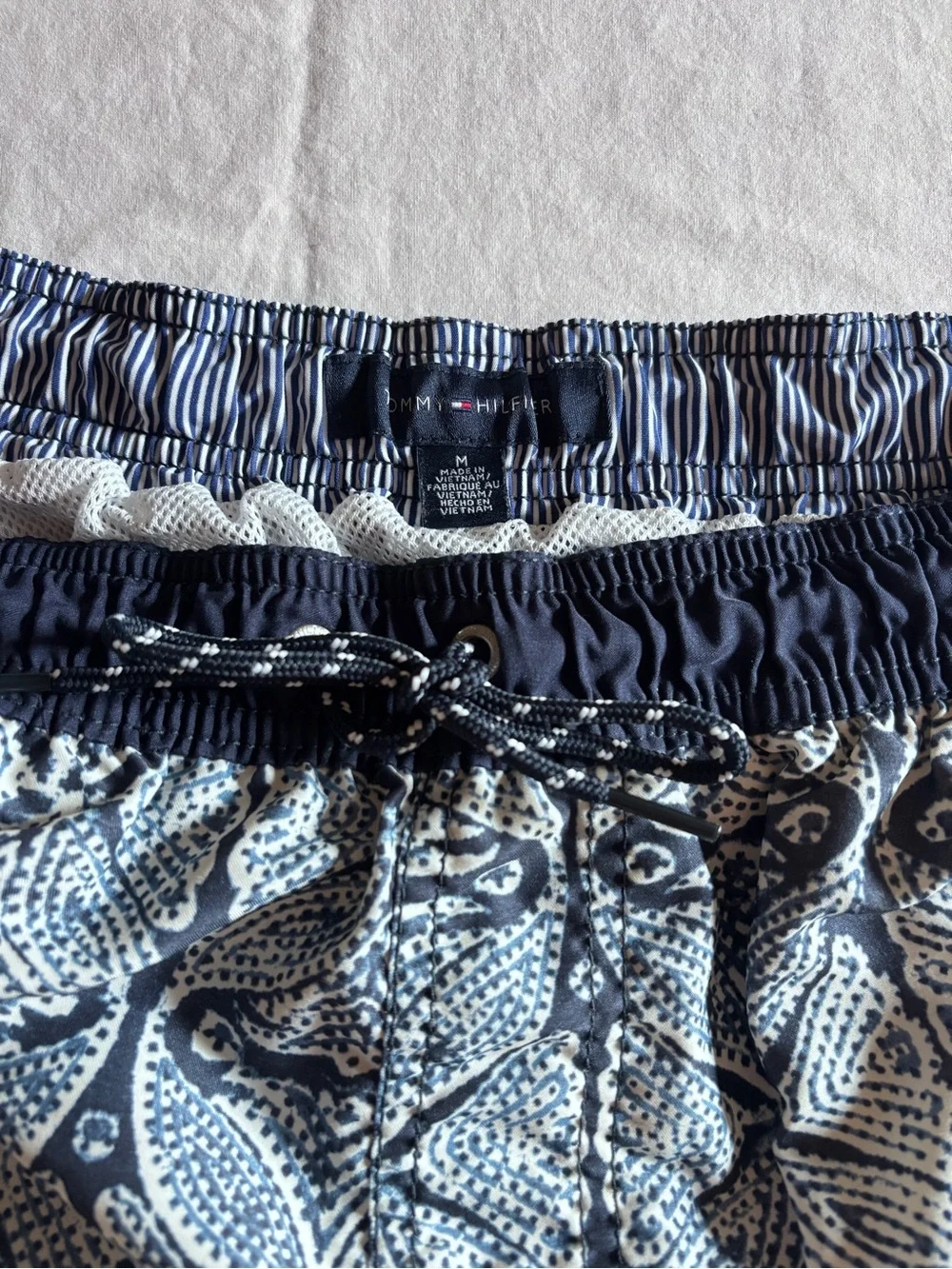 Tommy Hilfiger Geometric Medallion Pattern Lined Board Shorts Navy Blue/ White